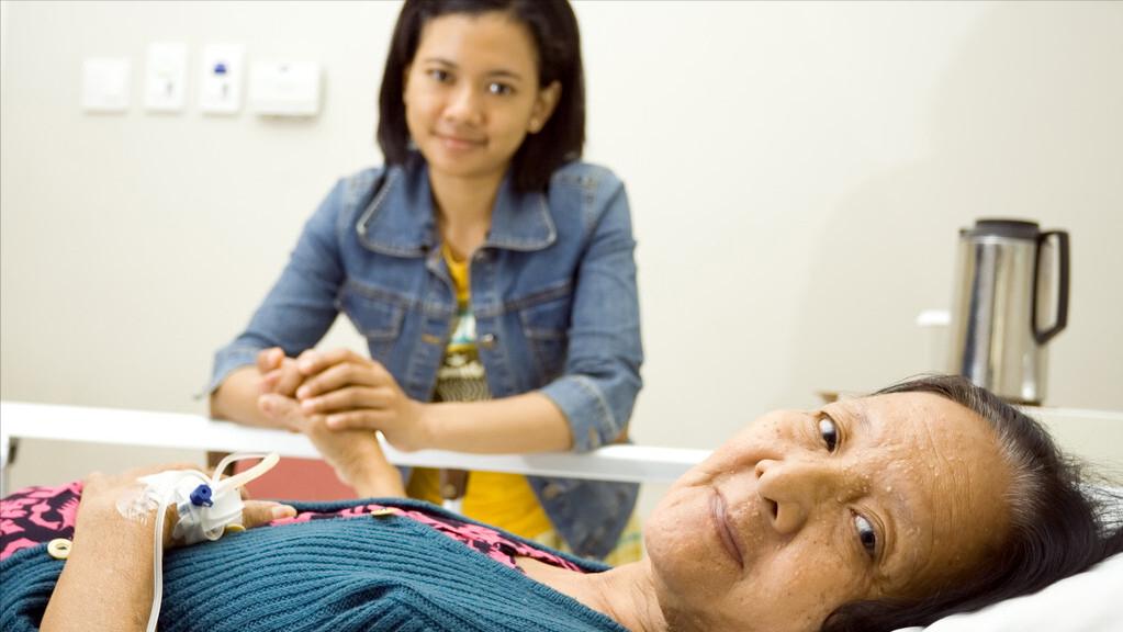 脑梗后遗症摔倒股骨颈骨折,老人脑梗后最后摔倒骨折能活多久