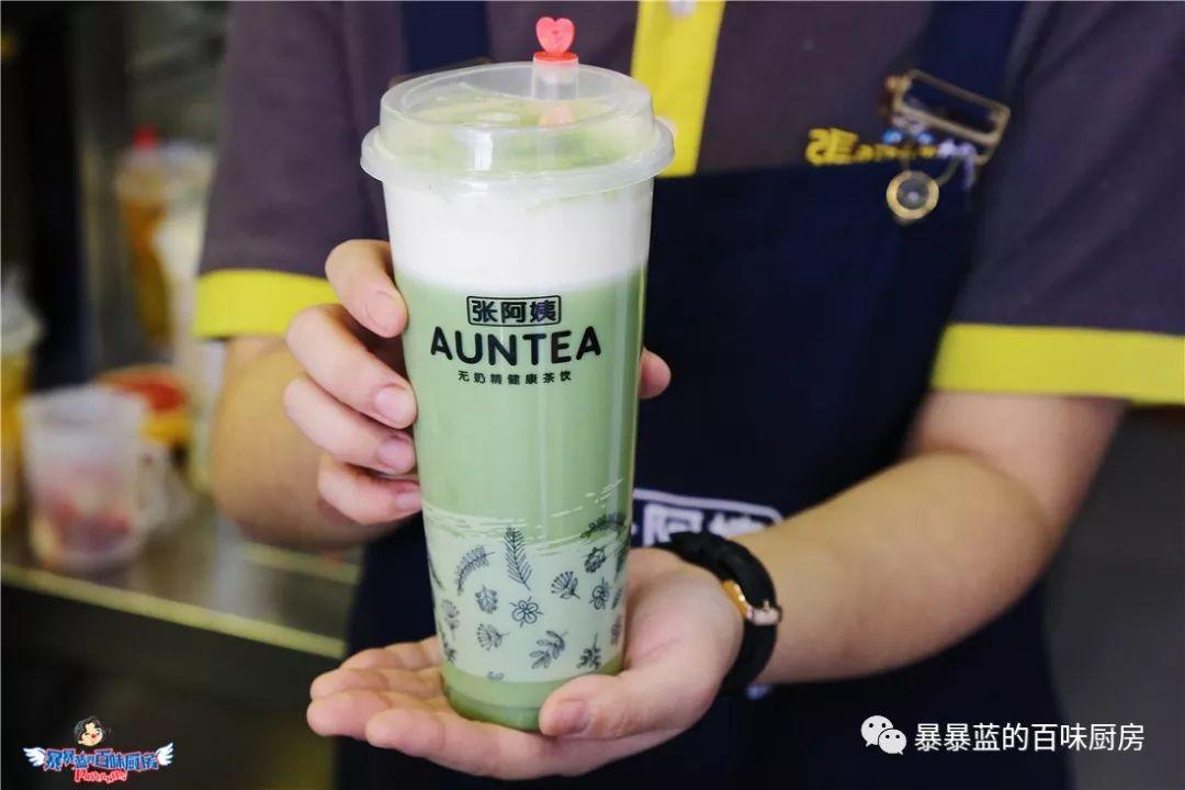 1杯奶茶10种底料25块钱抱着喝！立刻给我上车！（喊破喉咙）