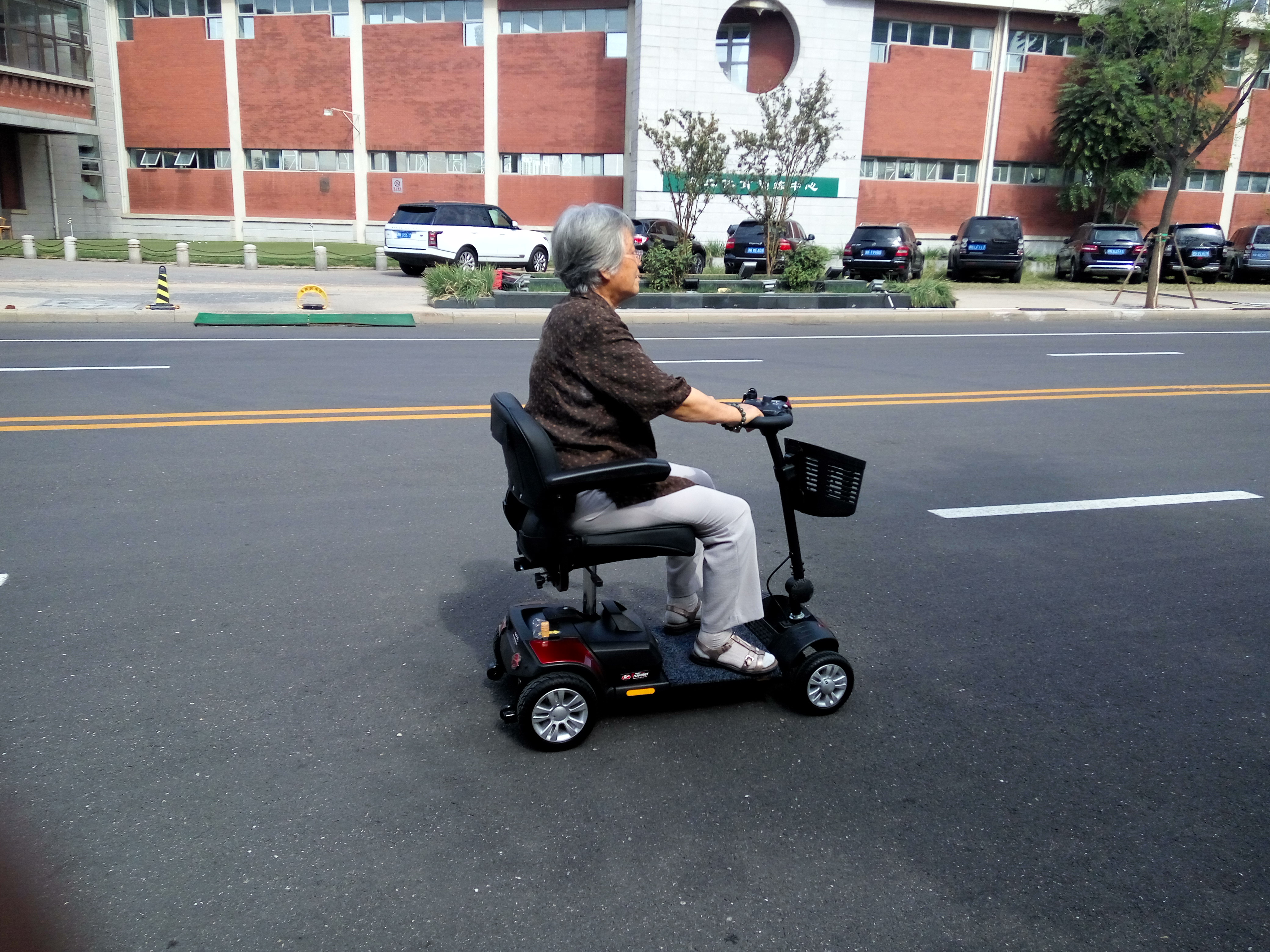 怎样选一款合适的老年代步车,如何选择质量好的老年代步车