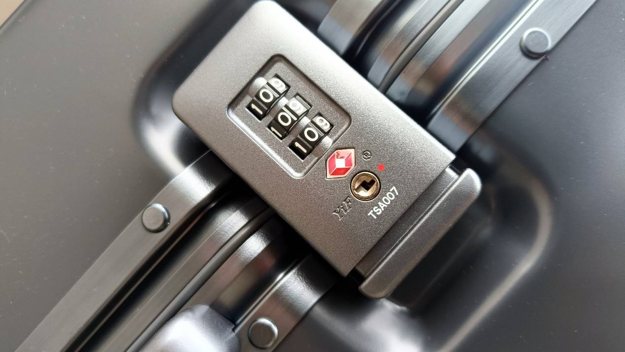 地平线8号行李箱真的好用吗,地平线8号level8旅行箱测试