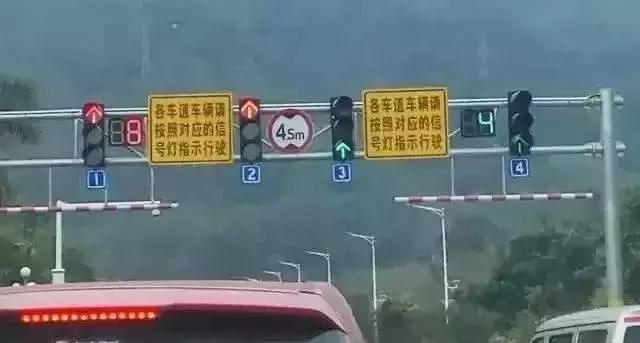 珠海板樟山慢行隧道,珠海板樟山隧道千米红色长廊入口