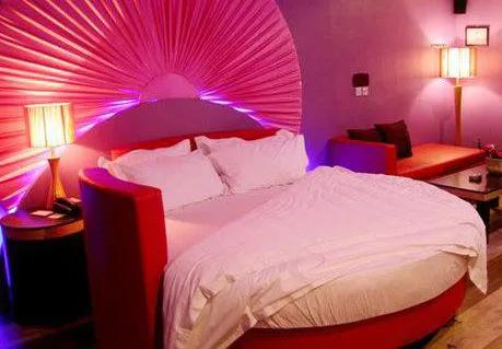 情侣酒店为什么床是圆的,情侣酒店房间的床为什么是圆的