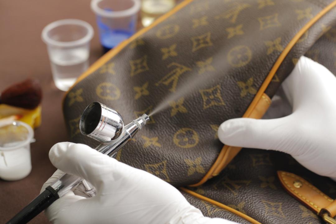 大牌涨价，务实的年轻人转战二手奢侈品