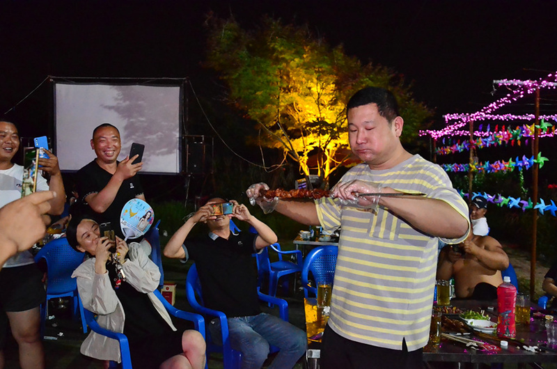 吉利网红美食打卡地军鹏烤全羊一米烤大串欢迎您