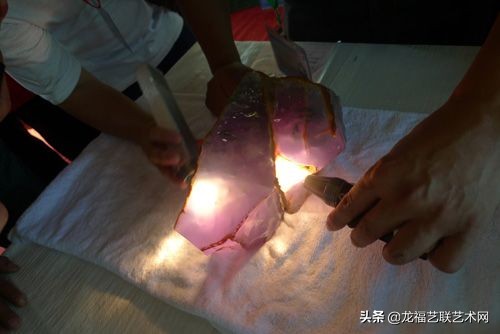 一对黄翡绿翡翠手镯,一件黄翡手镯竟然价值大几十万