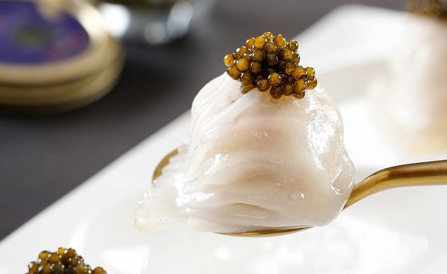 清蒸鲟龙鱼鱼子酱,三大美食鲟鱼鱼子酱