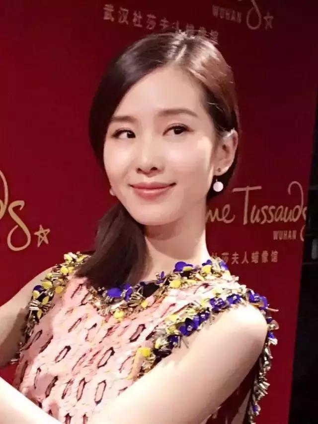 分享3种洋气减龄的扎发造型,俏皮可爱的侧扎发