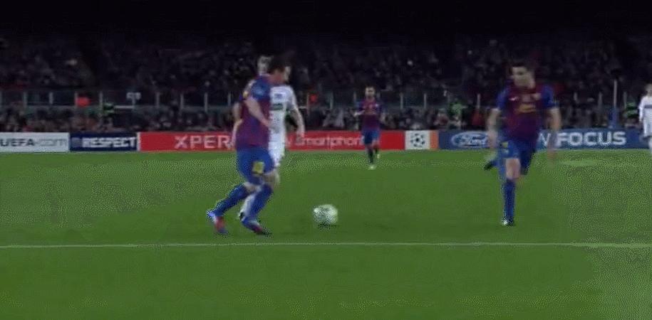 足球运动员腿型,足球运动员的脚越小越好吗