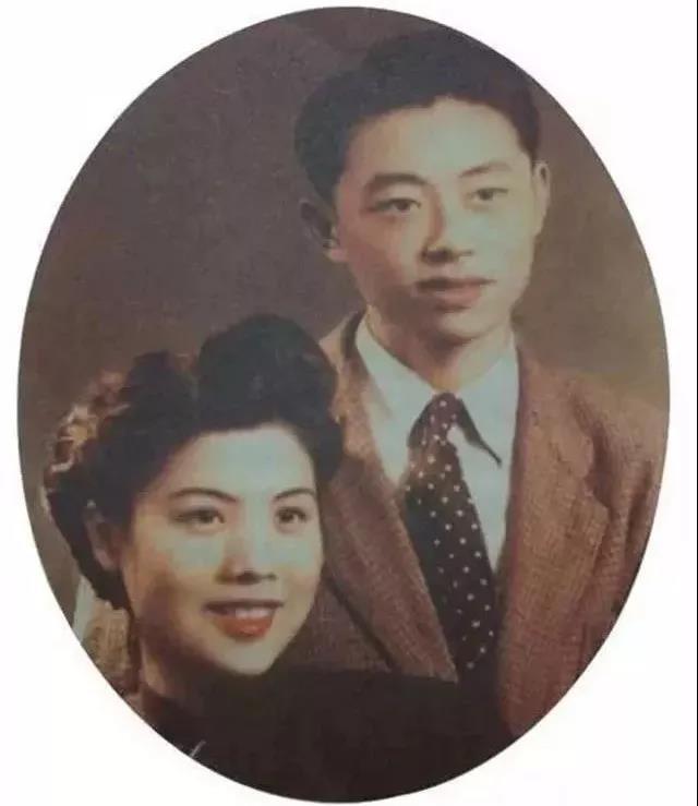 他96岁调侃这个世界，“趁我没死，快来夸我”，衣袖一挥暗香涌动