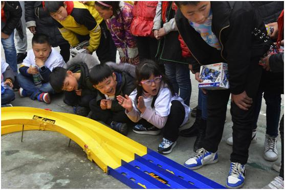 鍏崇埍闈掑皯骞村叕鐩婃垚闀胯惀,鍏崇埍鍎跨绛戞ⅵ璧疯埅蹇楁効鏈嶅姟娲诲姩