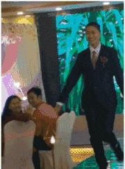 开心一刻gif下雨天,搞笑gif笑到肚子疼意外瞬间特辑