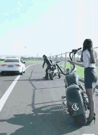 网上买的连衣裙到货了，店家连夜打电话跪求删除好评照片太尴尬了