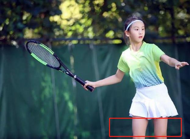 12岁森碟步入“职业网球”，爸爸全力支持，妈妈眼中只有弟弟