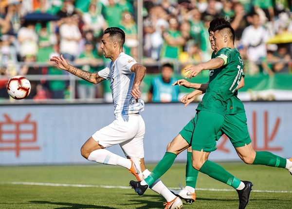 扎哈维连续三个赛季进球超20+富力漂亮足球的最佳代言人