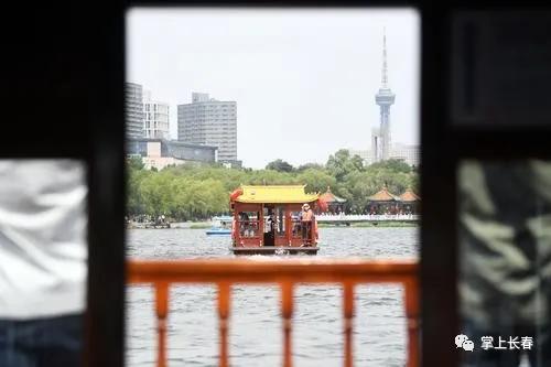长春南湖画舫夜游,想坐游轮旅游玩
