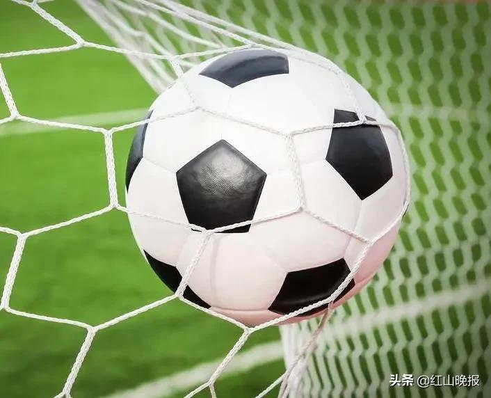 真会玩系列比赛,足球赛现场气氛很嗨