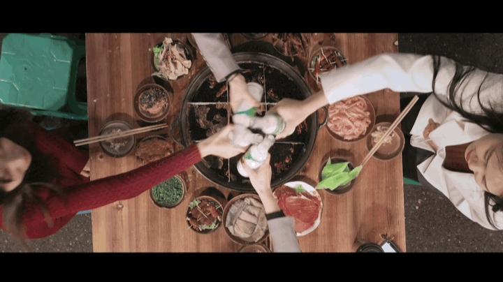 我们跑遍几个网红城市，发现有一种四人社交游戏很火