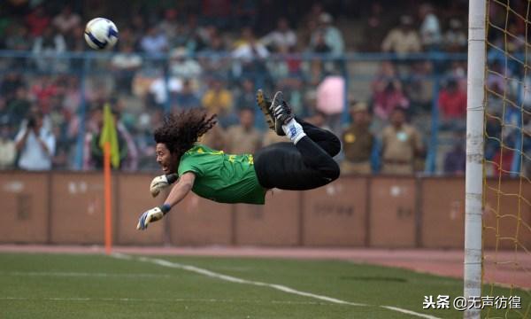 有些人走着走着就散了诗句,有些人走着走着就散了男生翻唱的