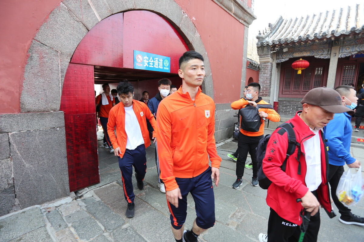 德转官宣4人加盟泰山队,德转泰山队