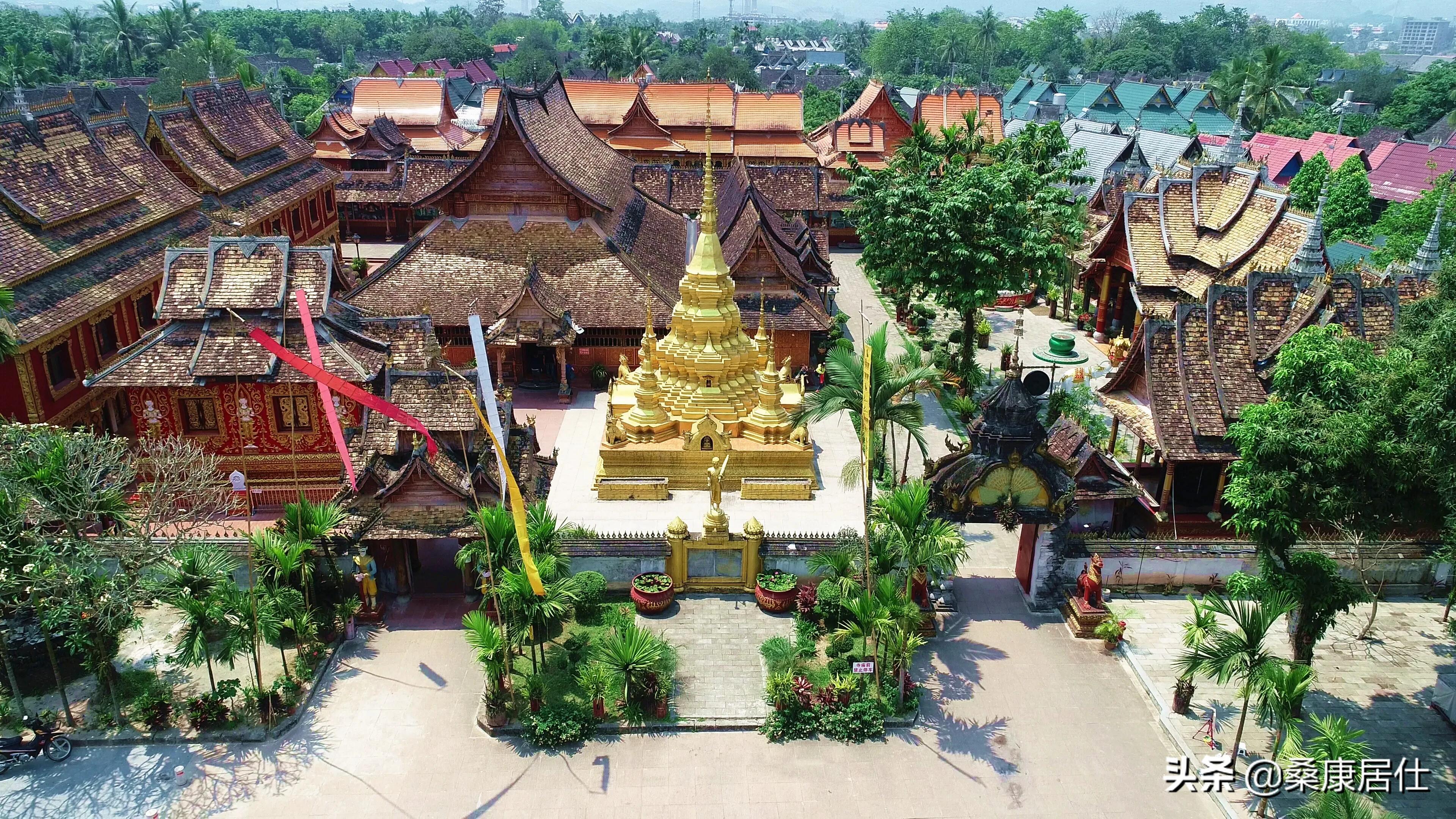 西双版纳旅游直播傣族园泼水节,云南西双版纳泼水节旅游攻略