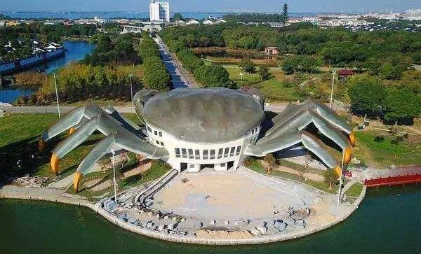 许家印120亿打造莲花形足球场,许家印恒大足球专业足球场