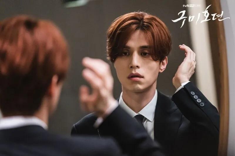 哪个男星演的狐狸精好看,长得像狐狸精的男明星