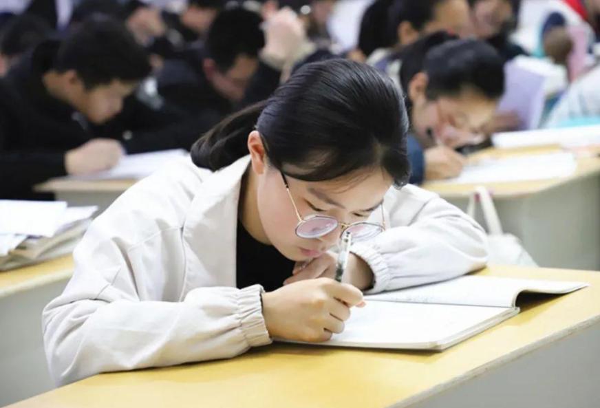 高考阅卷容易丢分的字体,高考出现神仙卷面字迹工整