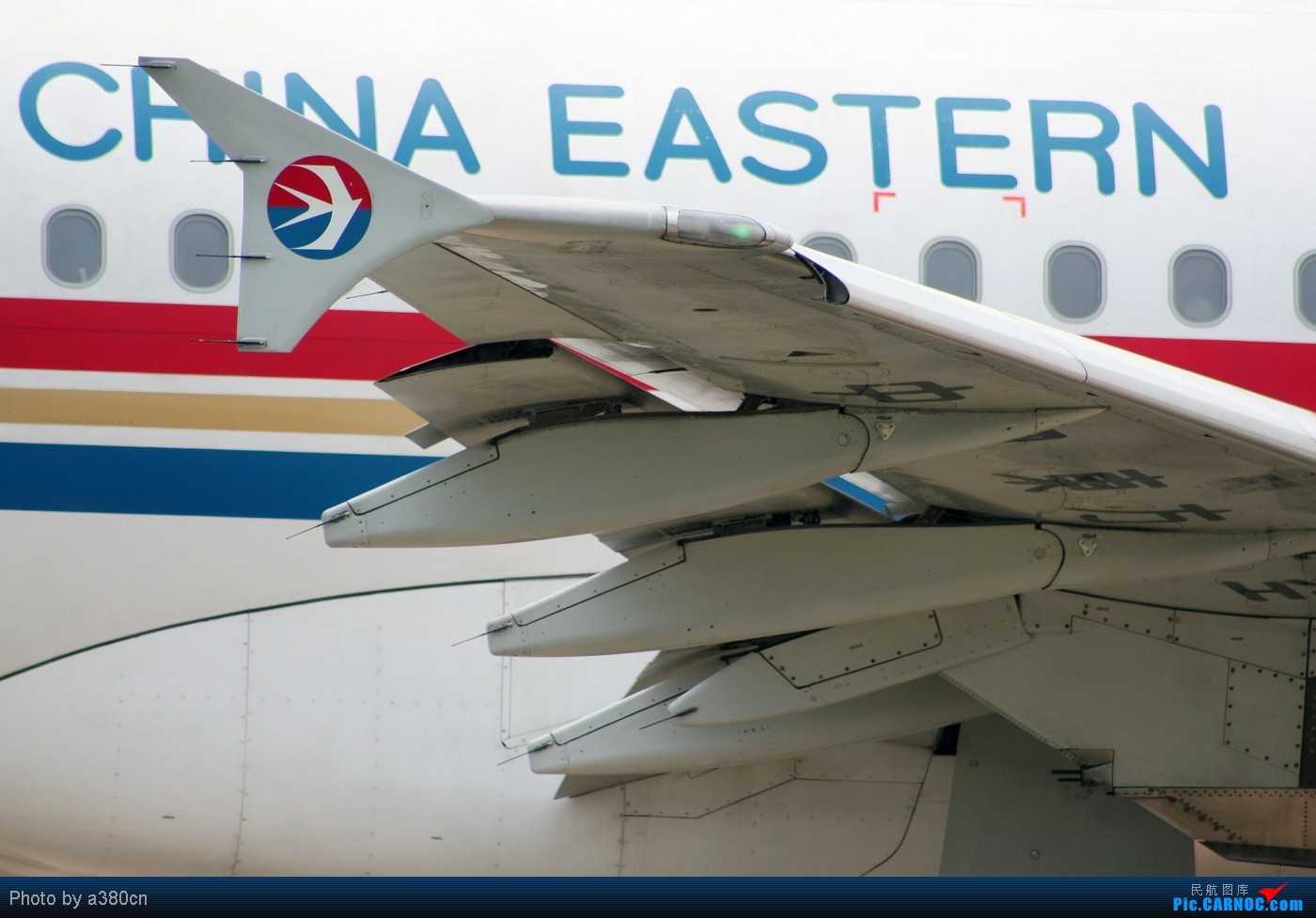 俄航在暴风雨中安全起降,俄航暴风雨中安全起降