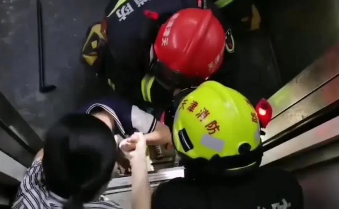 两台扩展器,两个扩展器扩展同一个信号