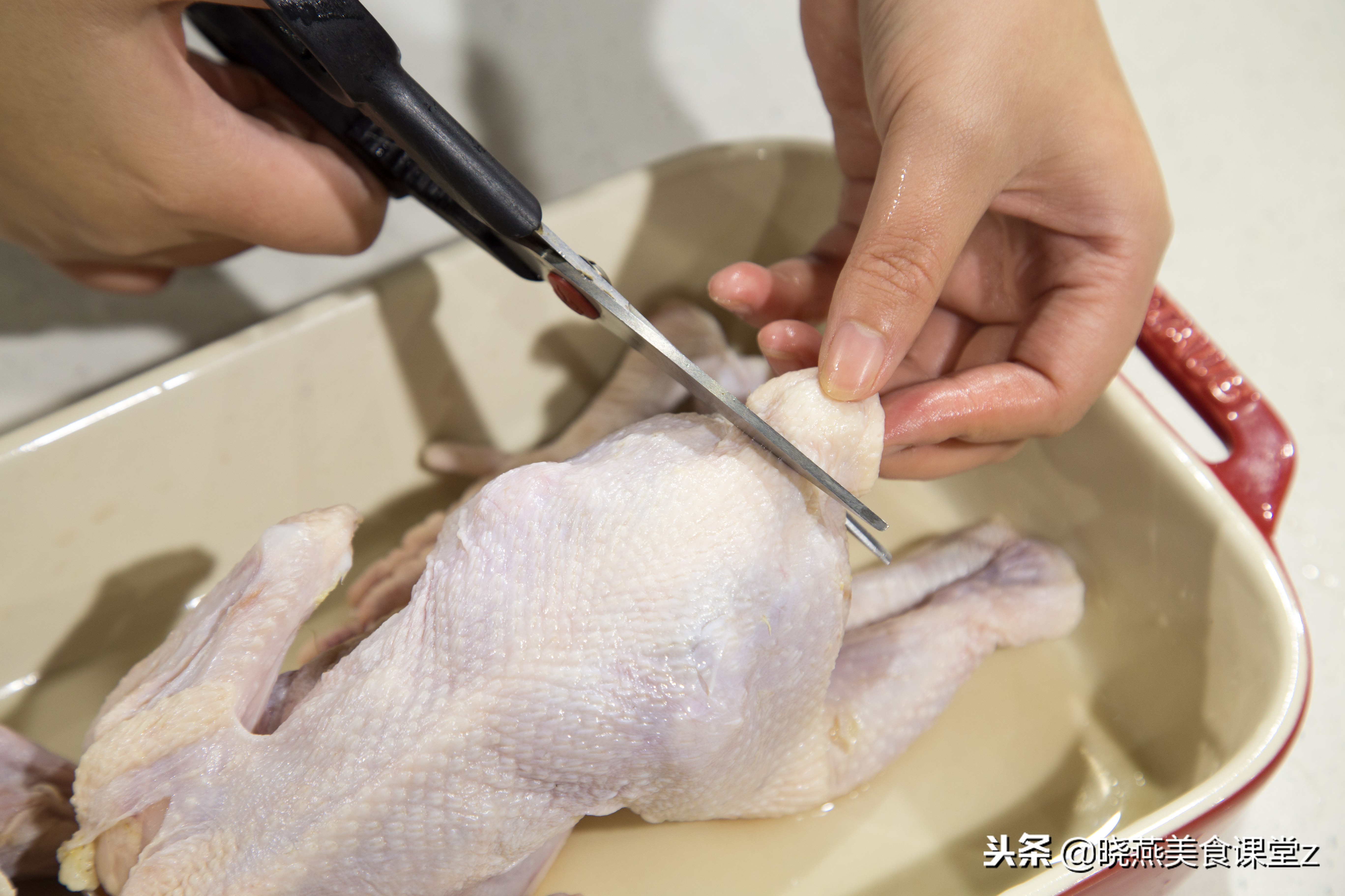 新奥尔良烤鸡怎么保持皮嫩,烤箱新奥尔良烤鸡做法教程