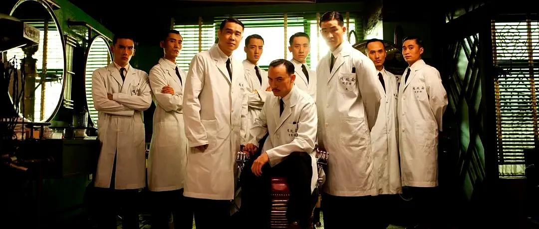 黄飞鸿和叶问谁的功夫更厉害,黄飞鸿和叶问差了多少年