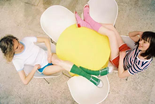 让杨幂热巴都爱不释手的白毛衣,迪丽热巴杨幂同款单品