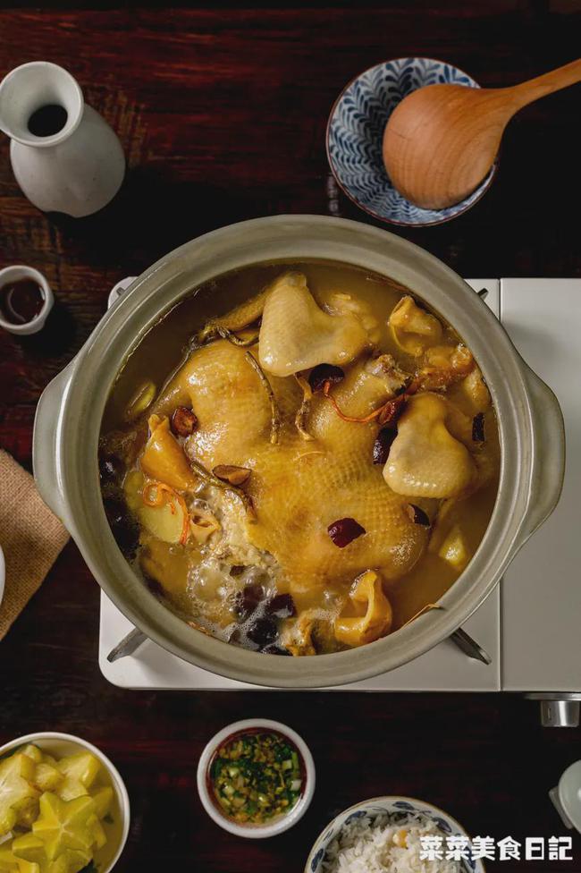 奶奶炖的鸡汤,老奶奶做的清炖鸡汤