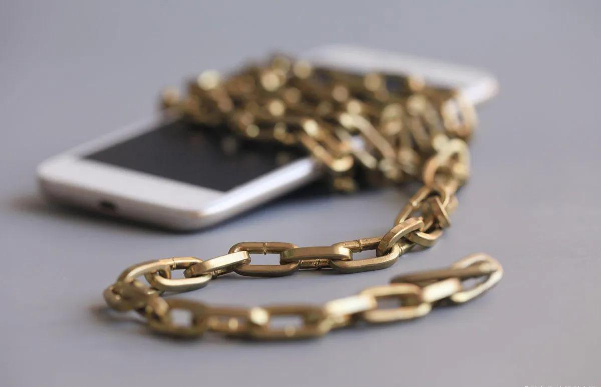 手机被监听应该关闭手机哪几项,手机出现七种情况有可能被监听了