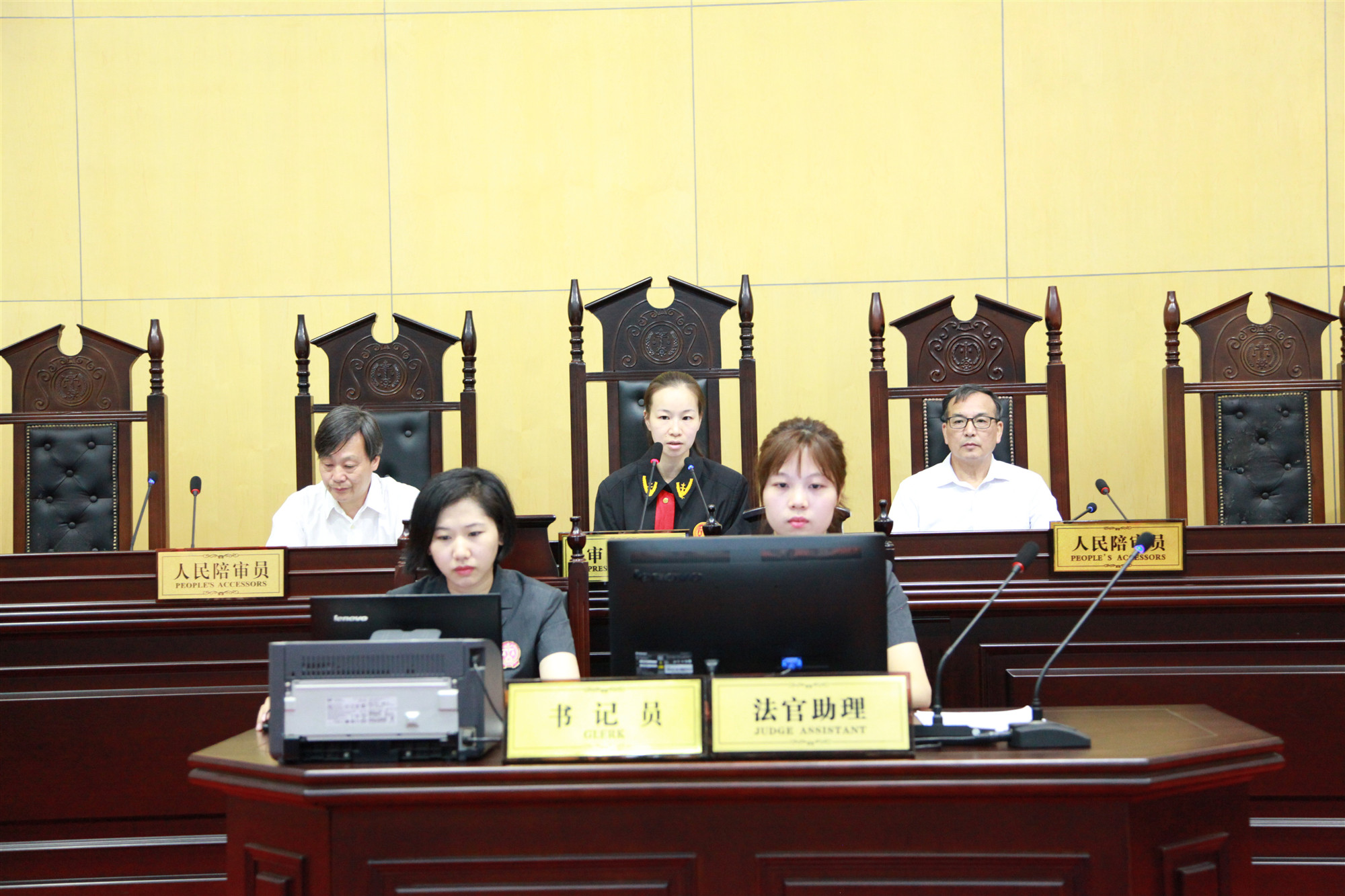 求高薪入歧途*场赌**帮忙，就业季劝青年多加思量