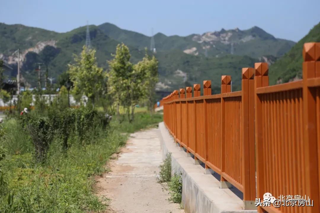 废弃的矿山正在改导致为一座公园,废弃矿坑改导致美丽公园