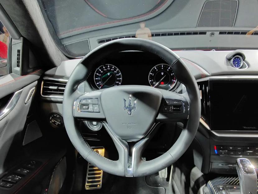 玛莎拉蒂总裁和奔驰s450怎么选,玛莎拉蒂和奔驰s是一个级别吗