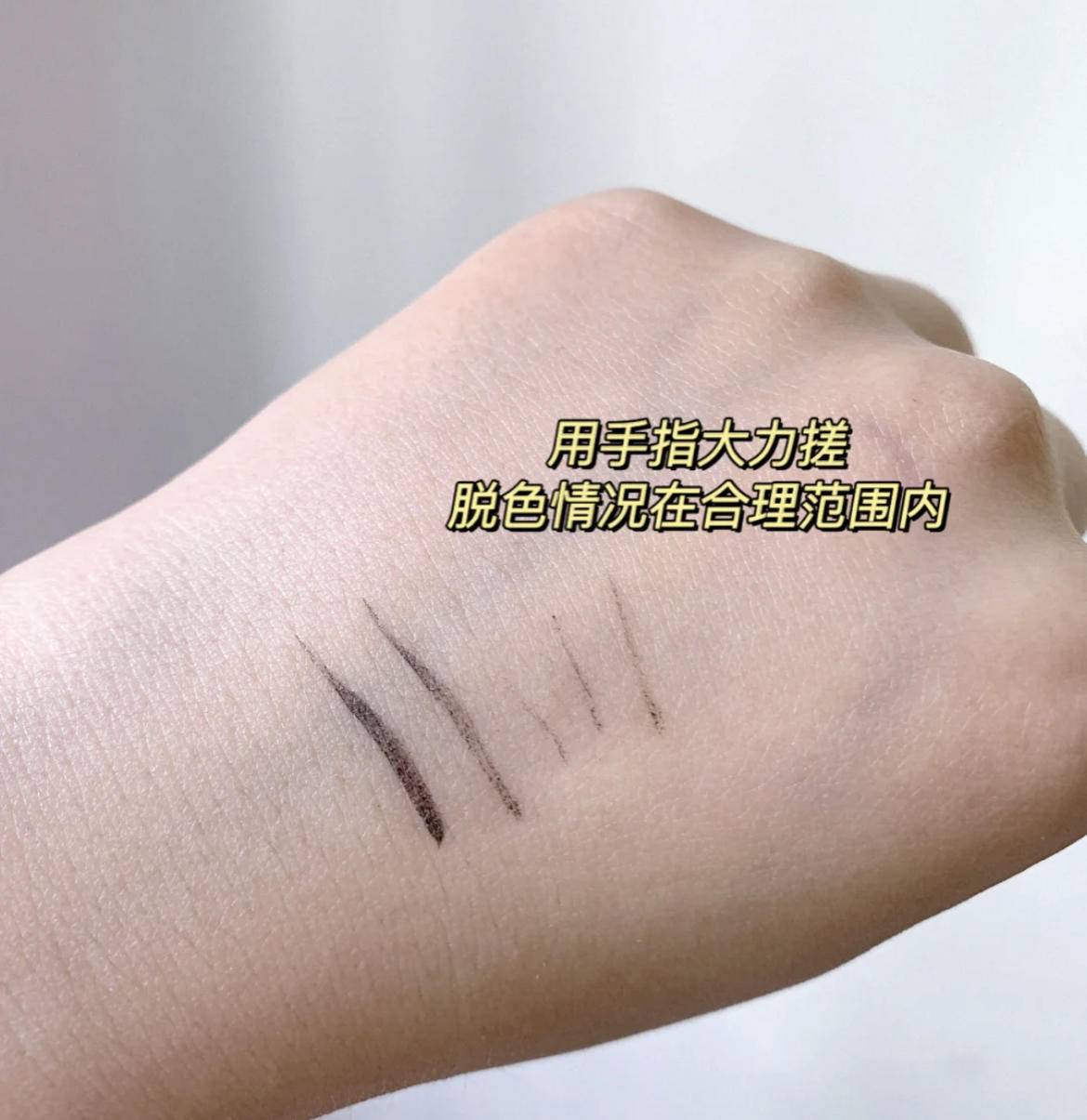 下眼线怎么画不显脏不晕妆,眼线怎么画不戴美瞳都显大