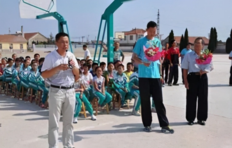 张国伟喝可乐,张国伟膝盖疼怎么办