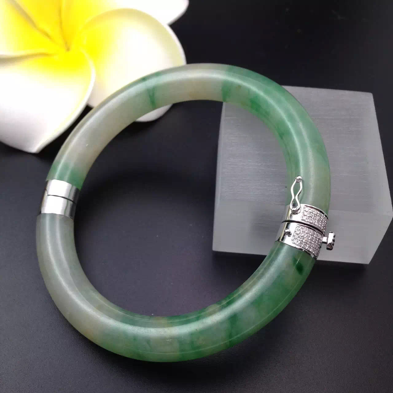 玉石手镯断裂修补,玉石手镯断裂怎样处理