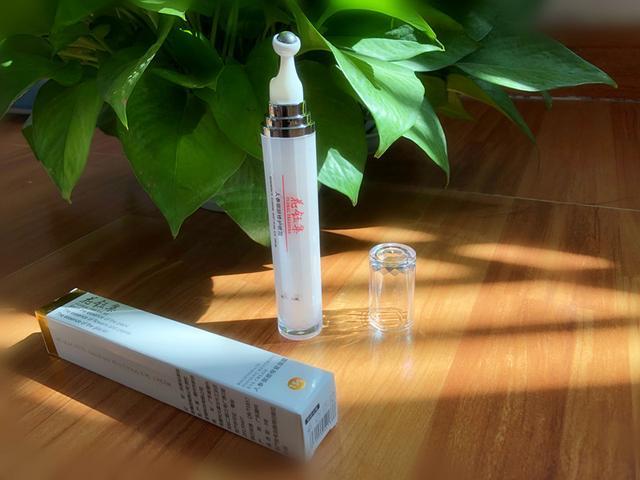 才20岁眼角有细纹怎么办,年纪轻轻眼角纹很严重