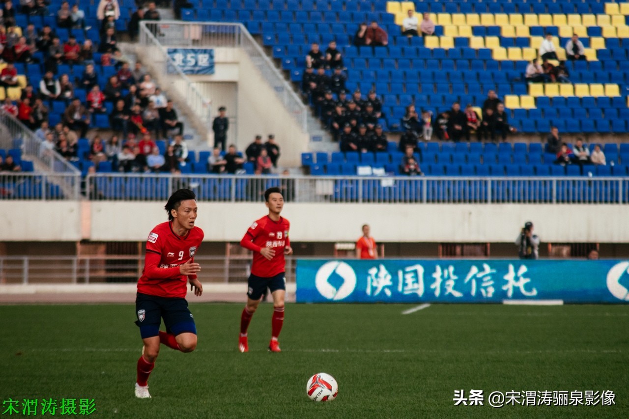 他有意识，脚下的控球和突破技术，任意球出色，左脚打门力量奇大