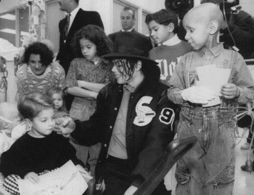 很像迈克尔杰克逊的小男孩,永远的孩童迈克尔杰克逊