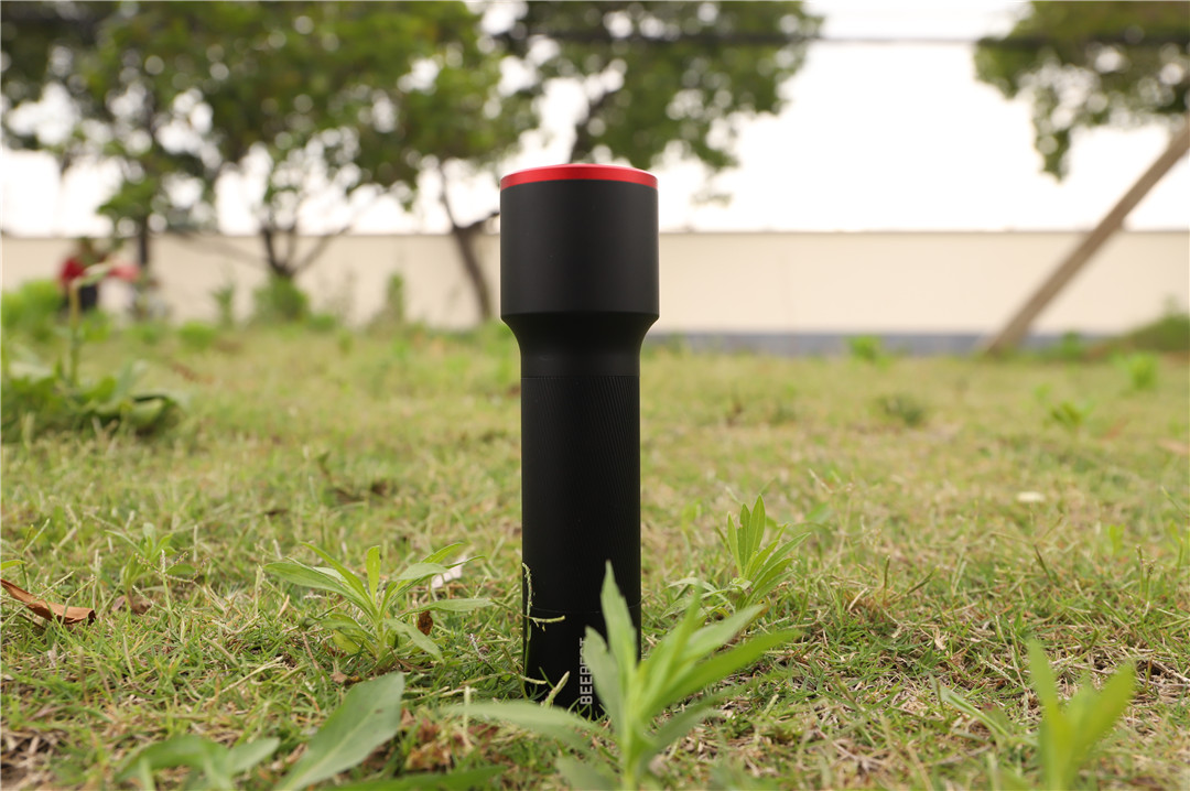 小米极蜂强光变焦手电拆解视频,小米强光手电筒