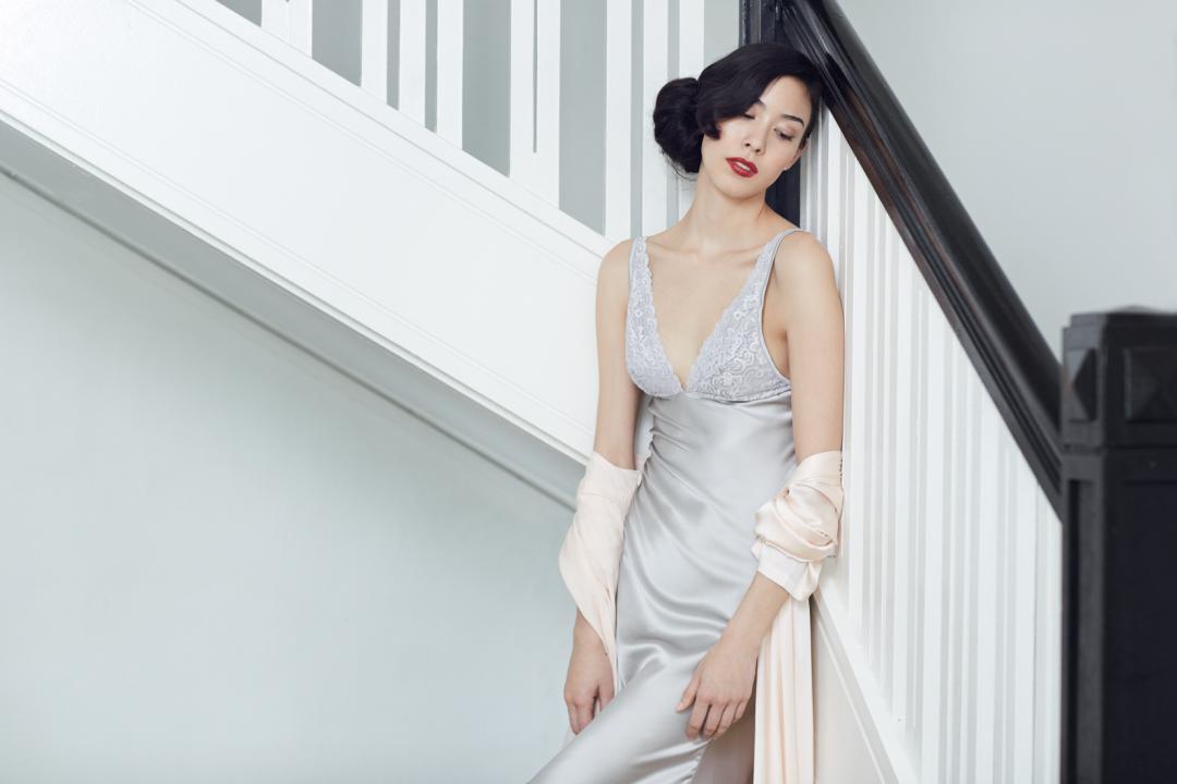 一位英国女人爱上东方文化，让穿丝绸睡衣，比晚礼服还高级