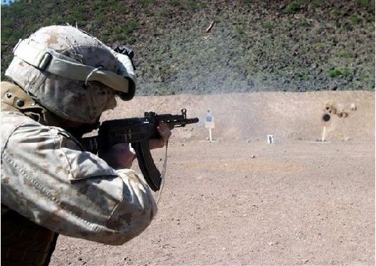 冲锋枪和自动步枪有什么区别,为什么冲锋枪被自动步枪取代