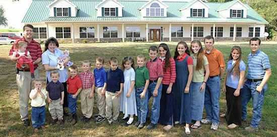 结婚前很幸福生孩子后更幸福,夫妻29岁生9个孩子