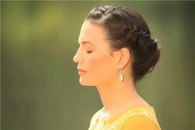 练瑜伽伤了颈椎怎么办,颈椎错位可以练瑜伽