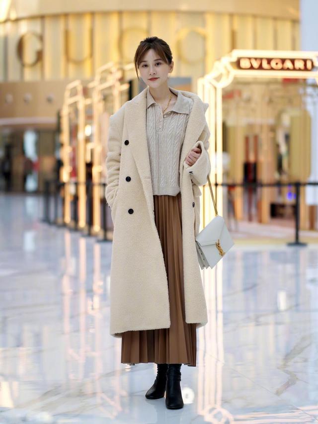 秋冬连衣裙40岁减龄又气质,秋冬大衣裙子穿搭女