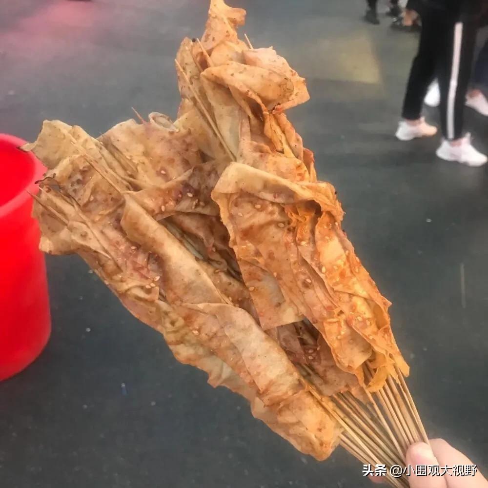 凌晨三点就开始摆摊,大部分人的晚上还在摆摊